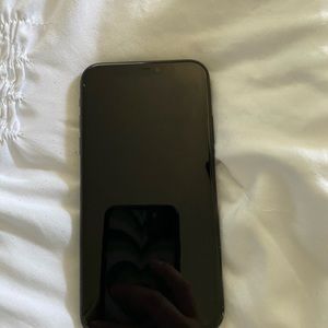 iPhone XR black (comes with accessories)